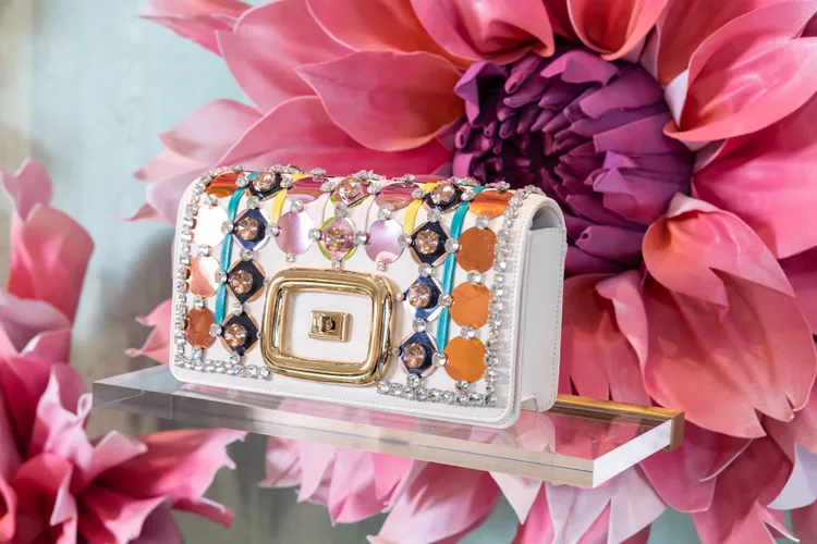 Viv’ Choc撞色亮片方扣迷你晚宴包，13萬3000元。品牌提供