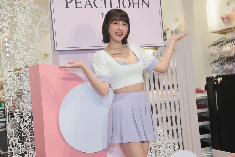 峮峮性感展現E級好身材。彭欣偉攝