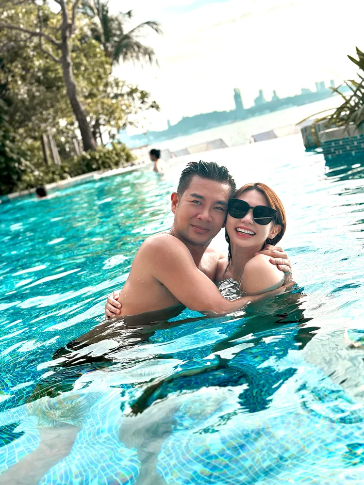 謝承均（左）和別人的老婆曾智希。三立提供