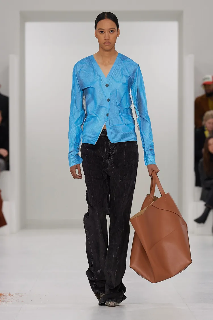 LOEWE 2023秋冬女裝系列。品牌提供