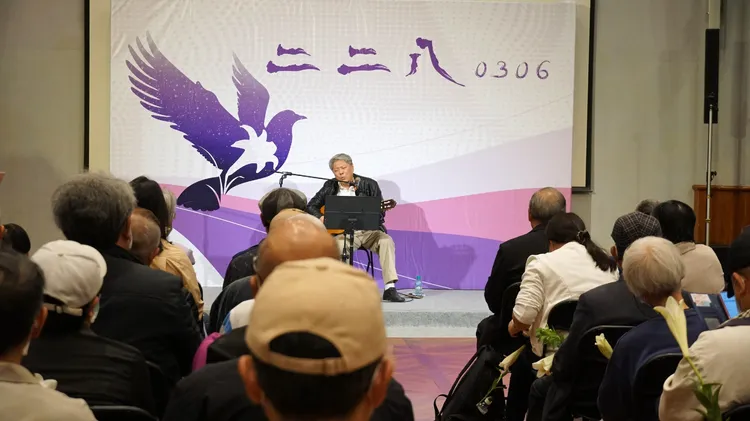 王明哲演唱《變色的春天》、《活出火山島》。高史博提供