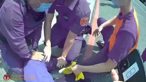 久停路邊車上昏睡 警敲窗關心!他想逃被制伏查獲槍毒還是3條通
