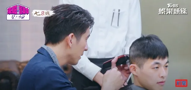 修杰楷拿錯剃刀，整個把顧客頭剃到見頭皮。引自YT：TVBS NEWS
