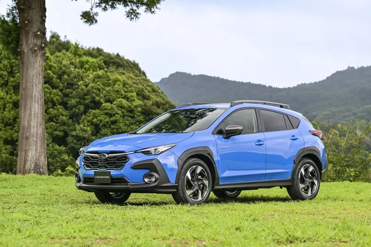 Subaru Crosstrek車頭透過大型的六角型水箱護罩，配上細長的LED大燈組、肌肉化的線條，使其散發出都會野味兼具的運動化面貌。原廠照片