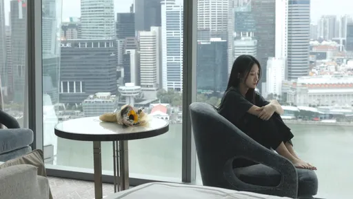 正妹歌手被黃金砸到眼前一片黑 解鎖新加坡金沙豪奢神祕房型