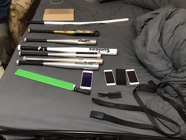 警方查扣的刀械。翻攝畫面