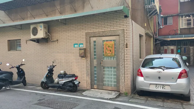 宏家旅行社公司登記地址位於新北市泰山區一間民宅內。黃子騰攝