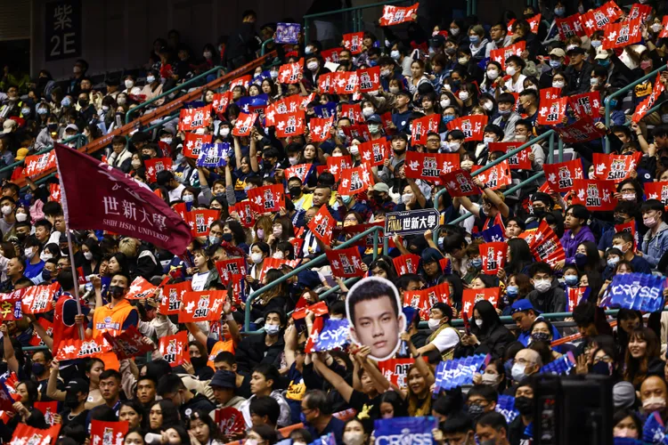 世新加油團聲勢浩大。大專體總