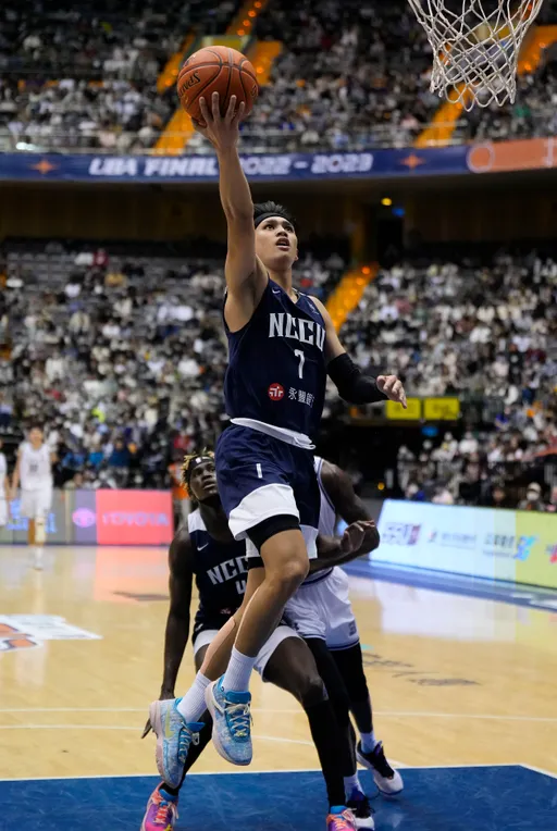 UBA第1控！游艾喆大三元　政大力退世新將與健行爭冠