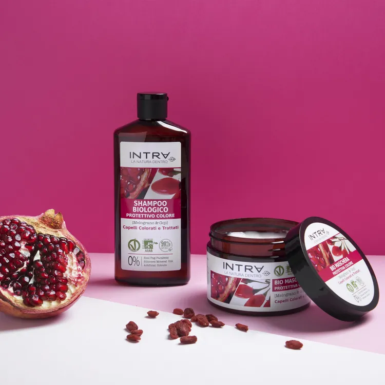 石榴枸杞護色洗髮精（左）250ml／780元、護髮膜（右）250ml／900元。品牌提供