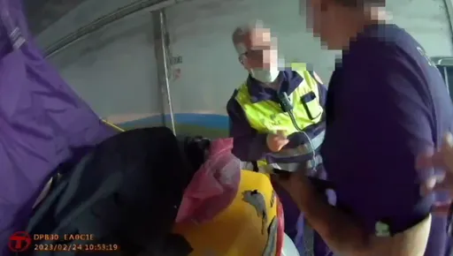 北市男遇警臨檢神色緊張 背包藏「牛B」毒咖啡包遭識破