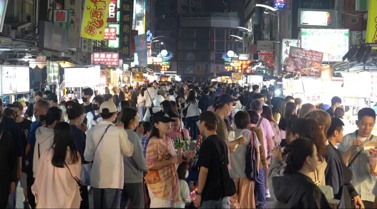 經發局推出商圈夜市優惠券活動。經發局提供