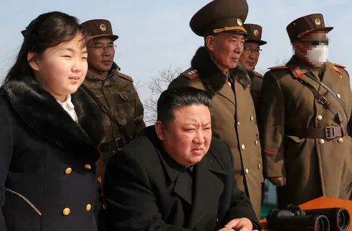 北韓第一千金又亮相！金正恩帶愛女監督戰術核反擊演習