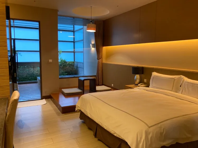 湯屋空間不小，採光柔和，讓人身心放鬆。特勤中心攝