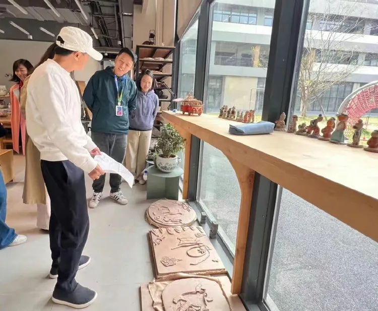 馬雲今天在杭州與學校人士談論人工智慧的挑戰。翻攝微博