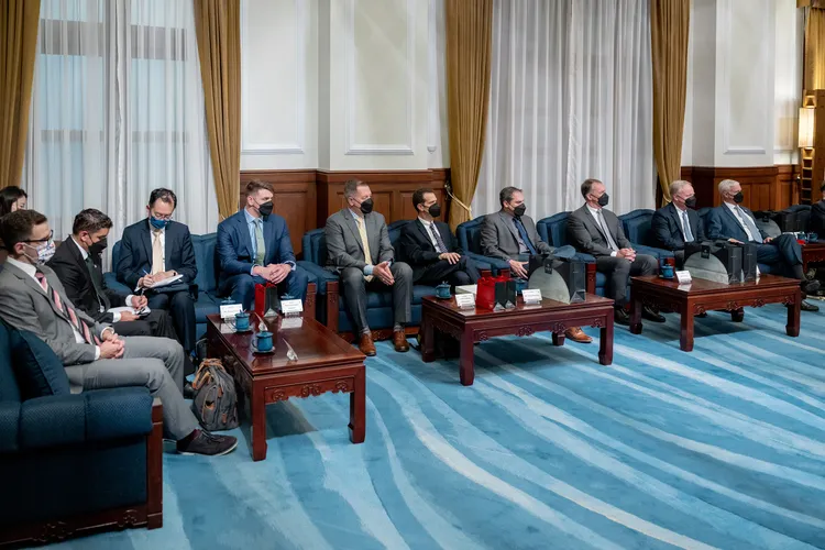 美眾議院撥款委員會訪問團。府提供