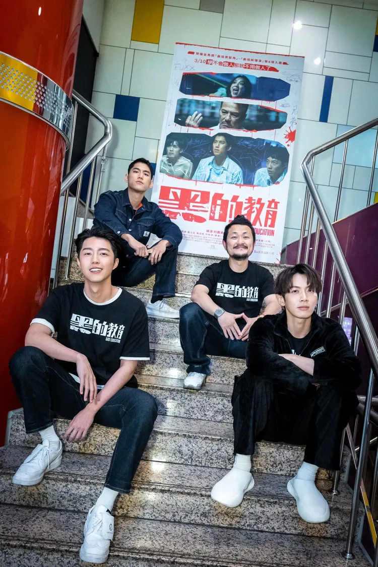 柯震東（右起）、九把刀、朱軒洋、蔡凡熙一起出席《黑的教育》特映會。
