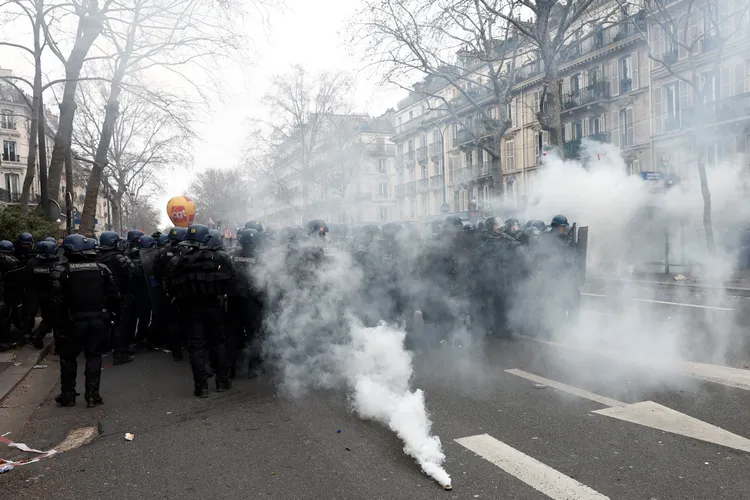 警方動用催淚瓦斯。路透社