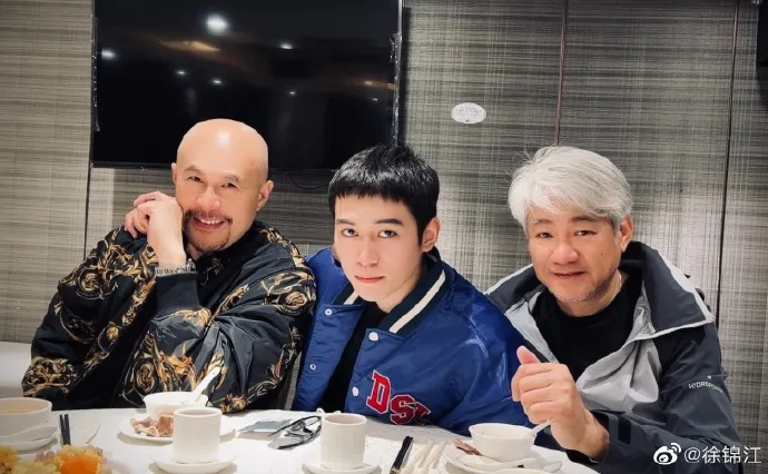 徐錦江愛子徐菲，網友狂讚有爸爸的帥氣。引自徐錦江微博