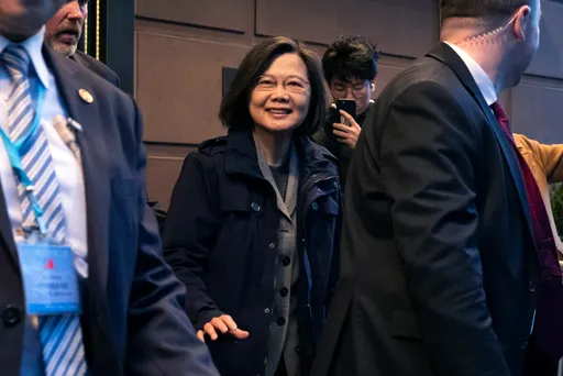 雙英出訪差很大!學者批馬英九縮頭縮尾 大讚蔡英文擁抱國際