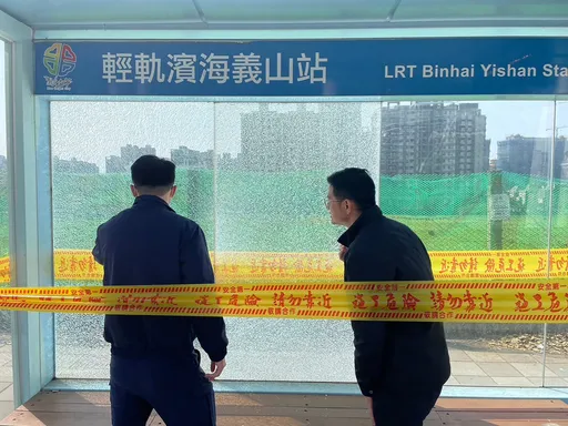 「鋼珠彈怪客」1日6攻擊!淡水輕軌、公車亭玻璃碎 警鎖定1嫌追緝中