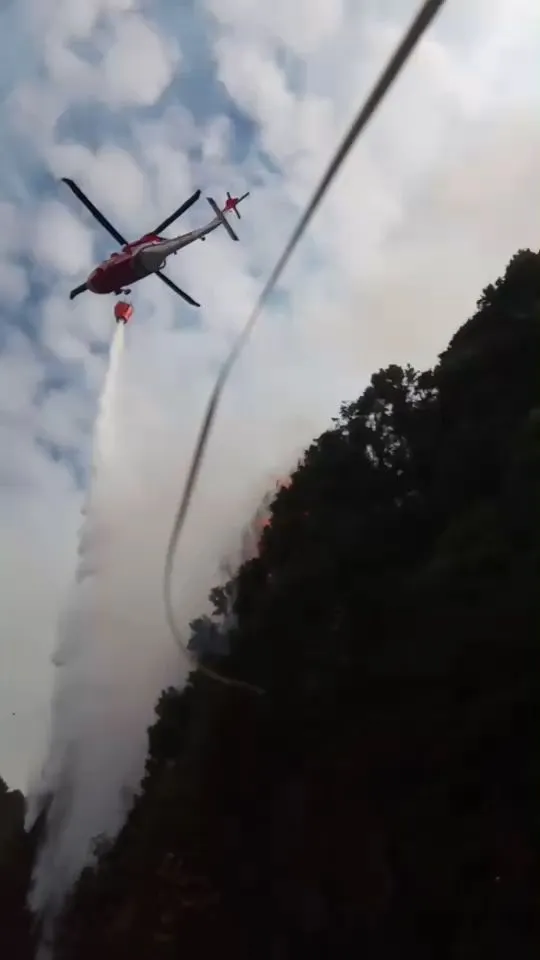 空勤總隊支援灌救。新竹縣消防局提供