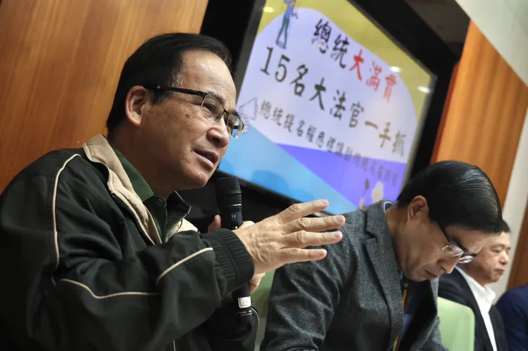 蘇煥智認為蔡英文若禮讓提名權，可大大改進政黨形象且締寫自己的歷史定位。林林攝