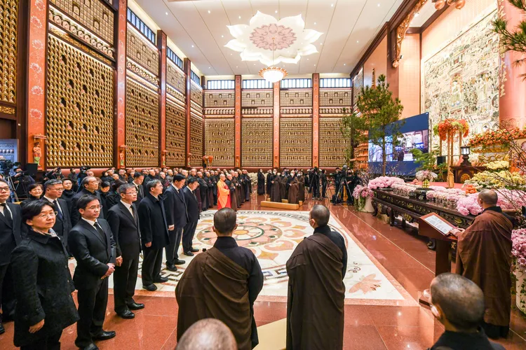 龍明彪上月在江蘇宜興大覺寺，參加星雲法師圓寂讚頌典禮。新華社