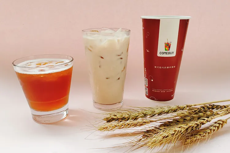 COMEBUY現萃大麥紅茶、奶茶喝得到自然麥香與茶香。業者提供