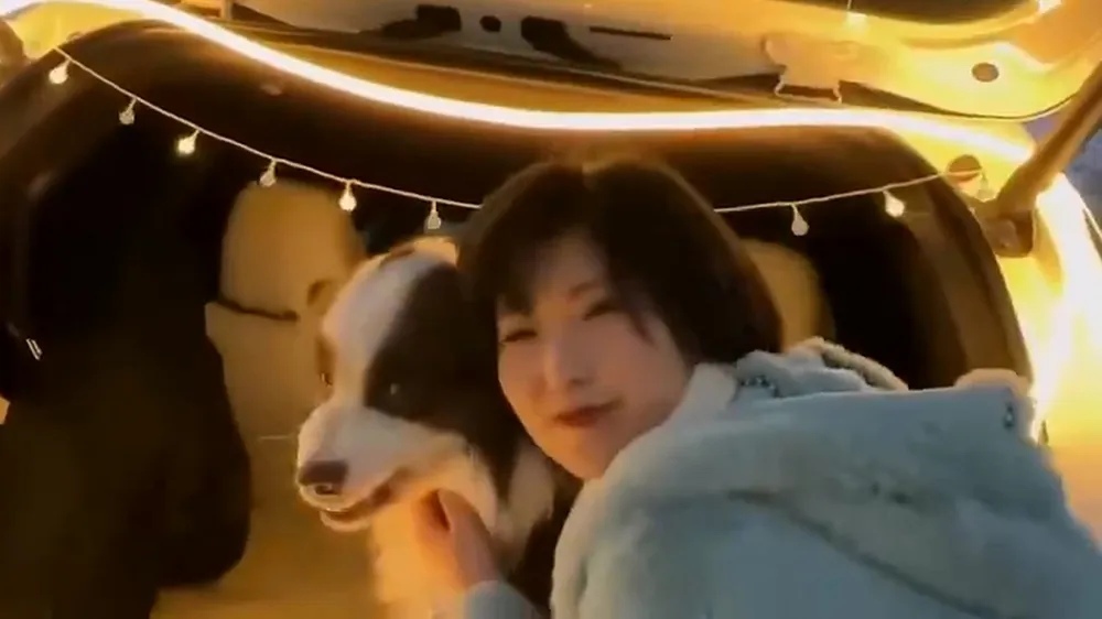 狗狗此時已經出現憤怒神情。翻攝自微博