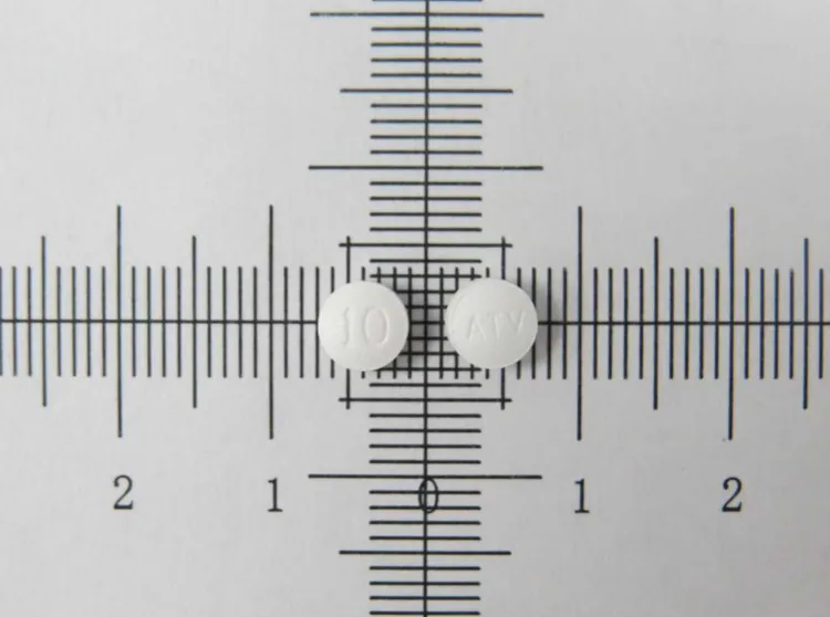 立普妥膜衣錠10毫克外觀。翻攝 食藥署藥品仿單查詢平台