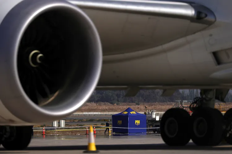 警方以臨時帳篷蓋住槍戰喪命者，以利調查。路透社