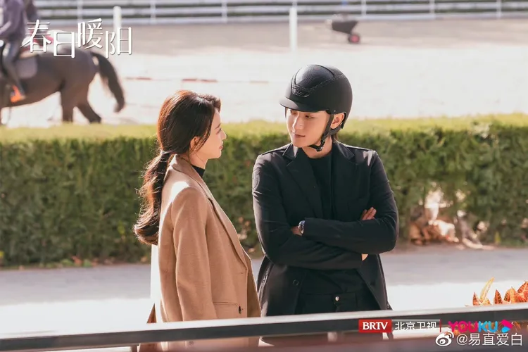 黃子韜與孫怡主演的《春日暖陽》劇情正是頂流男星愛上美女製作人。