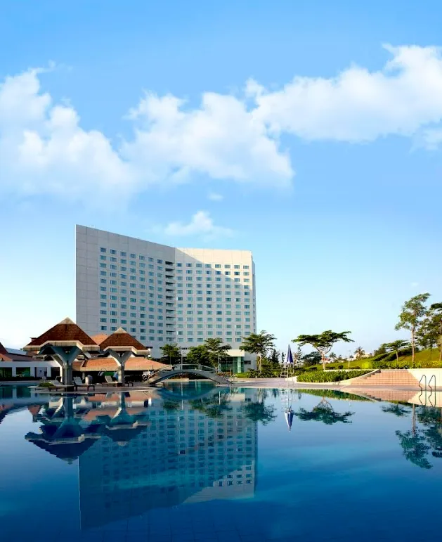 園區坐擁萬坪綠地，讓旅人漫步沉浸於在大自然的環抱中。翻攝畫面