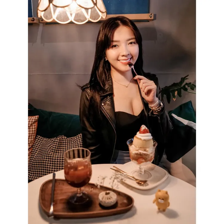 田慎節。Molly 翎熹