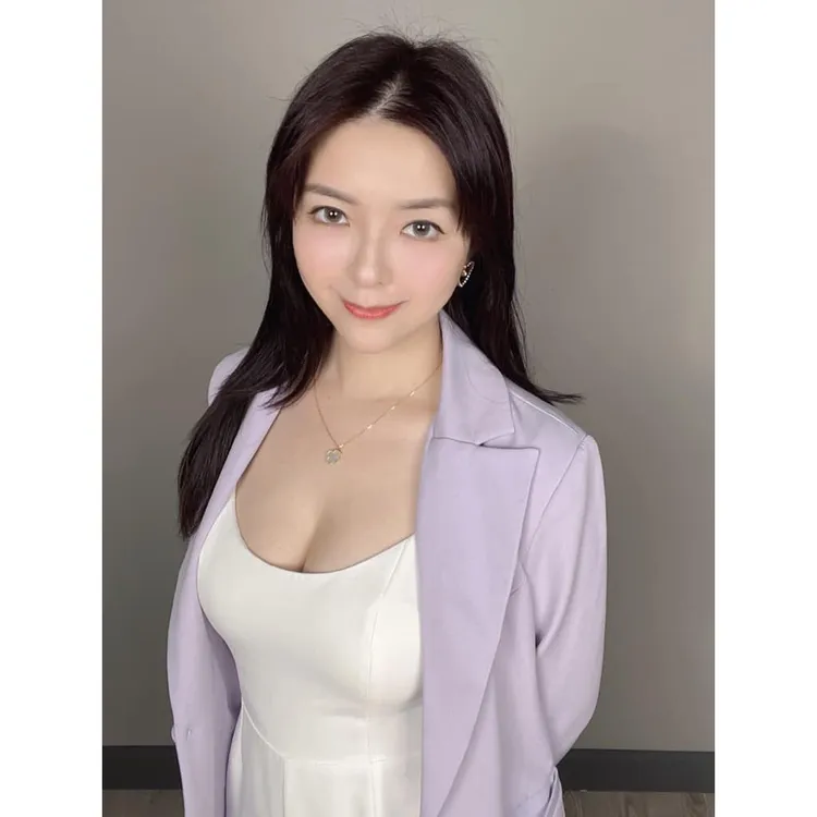 田慎節非常懂得流量密碼。Molly 翎熹