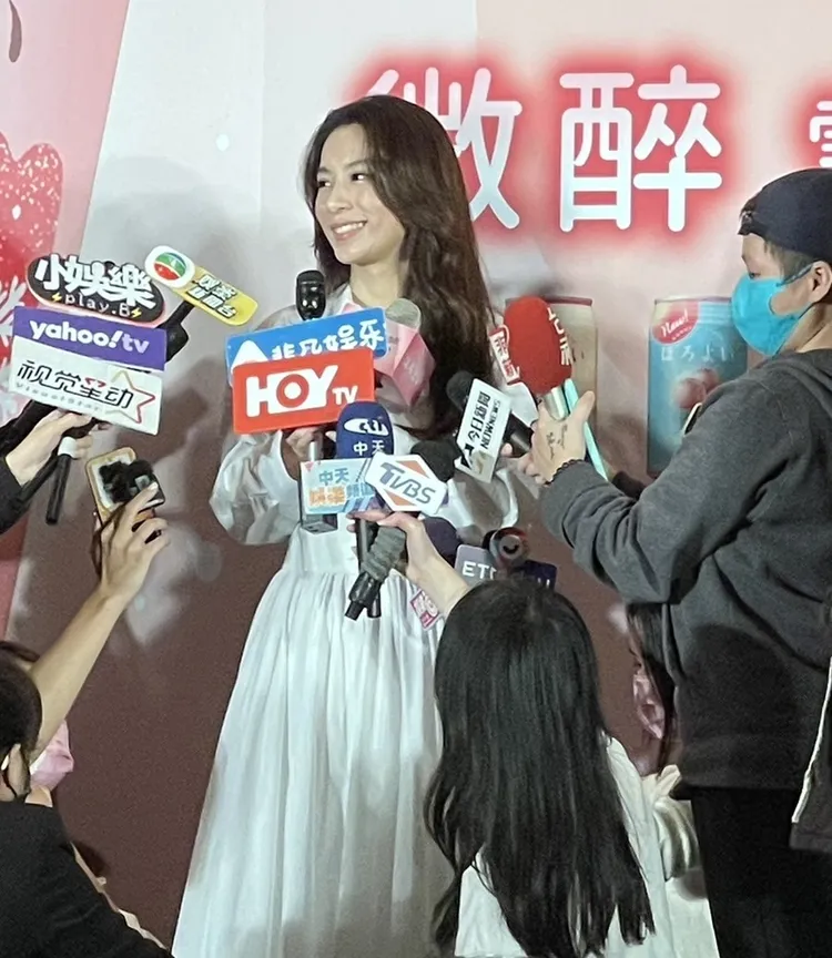 田馥甄歷經曬義大利麵被出征、失聲陰霾，、因地震攪局延期演唱會，又因為勤於爬山導致膝蓋受損，事隔多日終於再出席公開場合。特勤中心攝