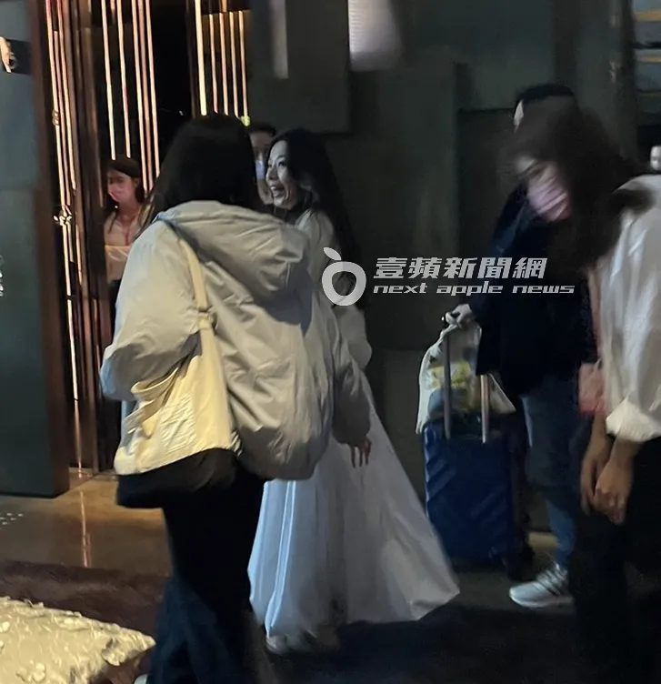 活動結束後，田馥甄在數名工作人員及助理護送下搭電梯離去。特勤中心攝