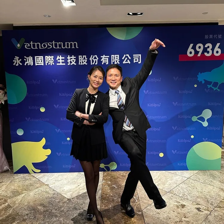 感覺得出夫妻倆的雀耀好心情。翻攝劉香慈臉書