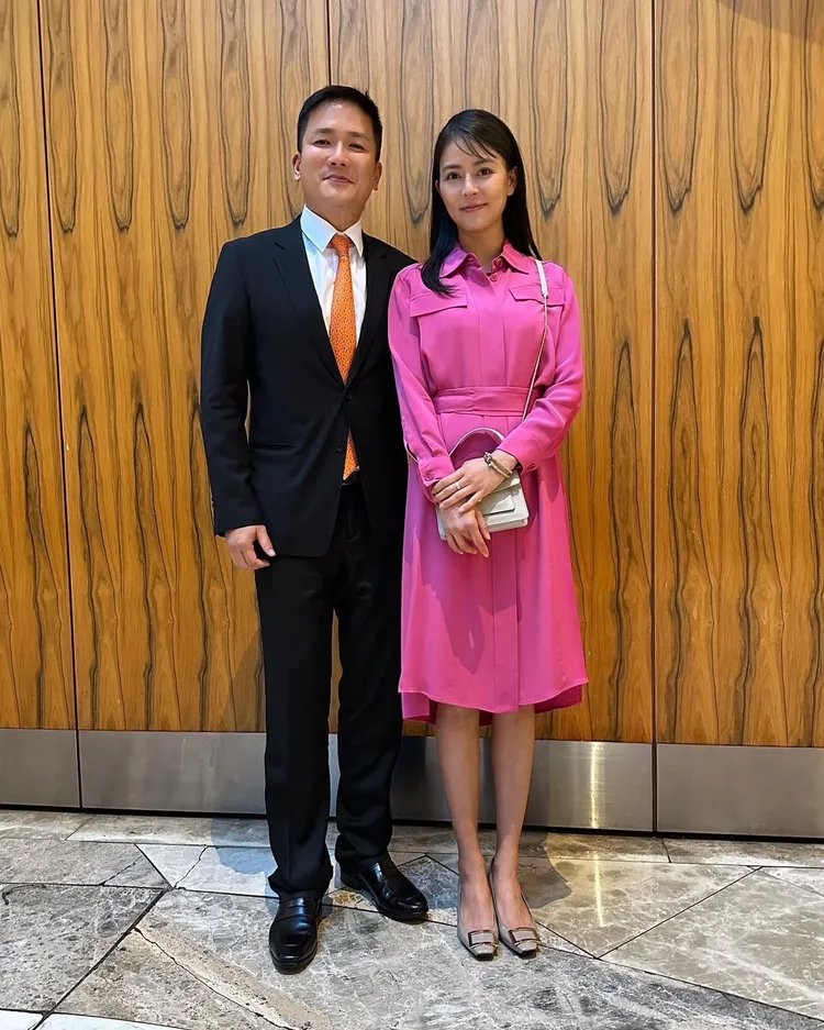 劉香慈（右）身邊的鍾威凱笑得很開心。翻攝劉香慈臉書