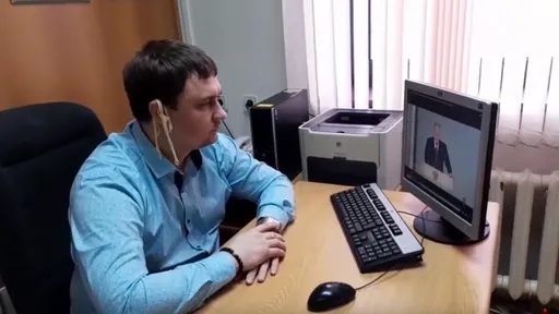 「耳朵掛麵條」聽普丁國情咨文演說 俄議員被控損害軍隊聲譽下周出庭