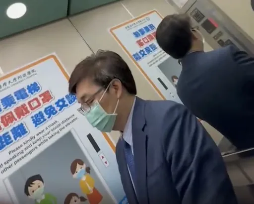 爆緋聞閃辭北醫院長!邱仲峯現職曝 不倫對象頭銜不變