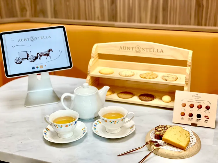 準新人可以在「獨立式沙發包廂」，試吃由質感雙層木盤盛裝的8款經典餅乾、搭配磅蛋糕與自選飲品。曾仲葳攝