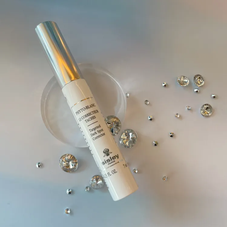 Sisley璀璨鑽白激光淨點精華筆，7ml／4800元。張家玲攝