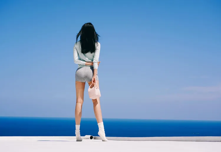 隋棠曬出自己前往台東旅遊的辣照，一雙逆天長腿相當吸睛，不過粉絲們卻狂盯著隋棠「犯規的屁股蛋」。翻攝《隋棠 Sonia Sui》粉絲頁