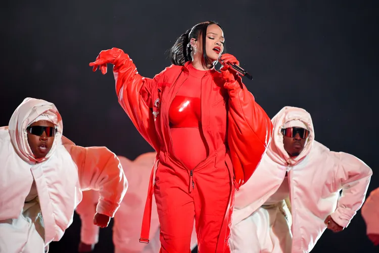 蕾哈娜先前在超級盃中場時間的表演大為轟動。達志