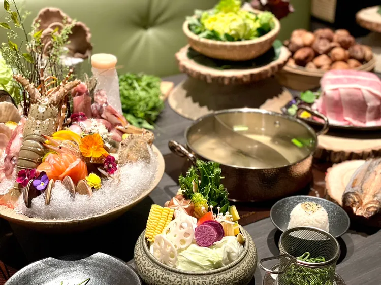 秋草日式鍋物5種湯頭搭配4款套餐。曾仲葳攝