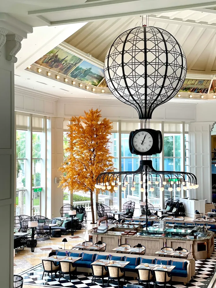 高10米、重800公斤的巨型熱氣球裝置藝術。曾仲葳攝