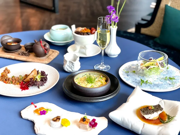 主廚集結粵、滬菜系，提供燒味、當令海鮮、炒飯麵、炒菜與湯品等各式佳餚。曾仲葳攝