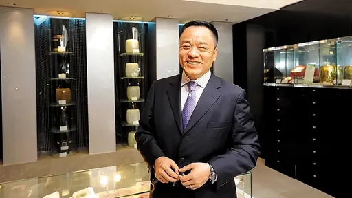 殯葬王病逝|不只日本豪華遊!李世聰專機載「長笛公主」賴英里遊歐11日